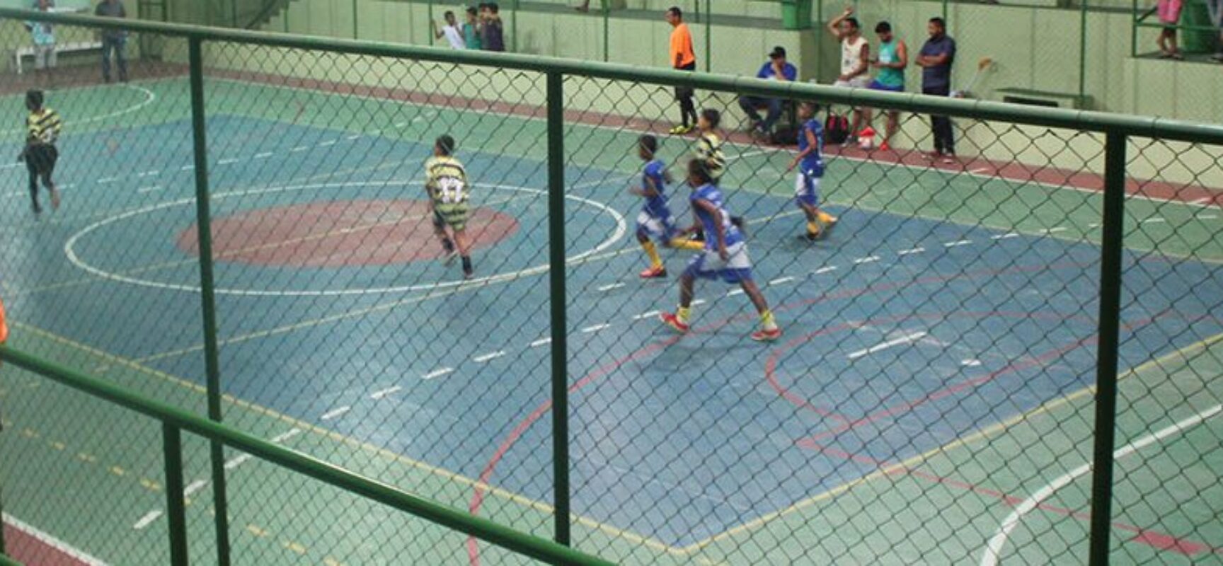 I Copa Socialização de Futsal no ginásio Nicécio Bráulio Dantas, em Ibicaraí, chega à fase semifinal