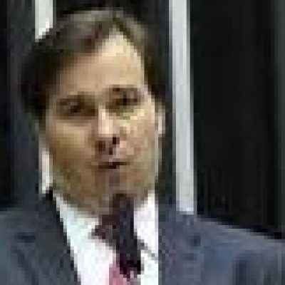 Maia formaliza venda da folha de pagamento da Câmara