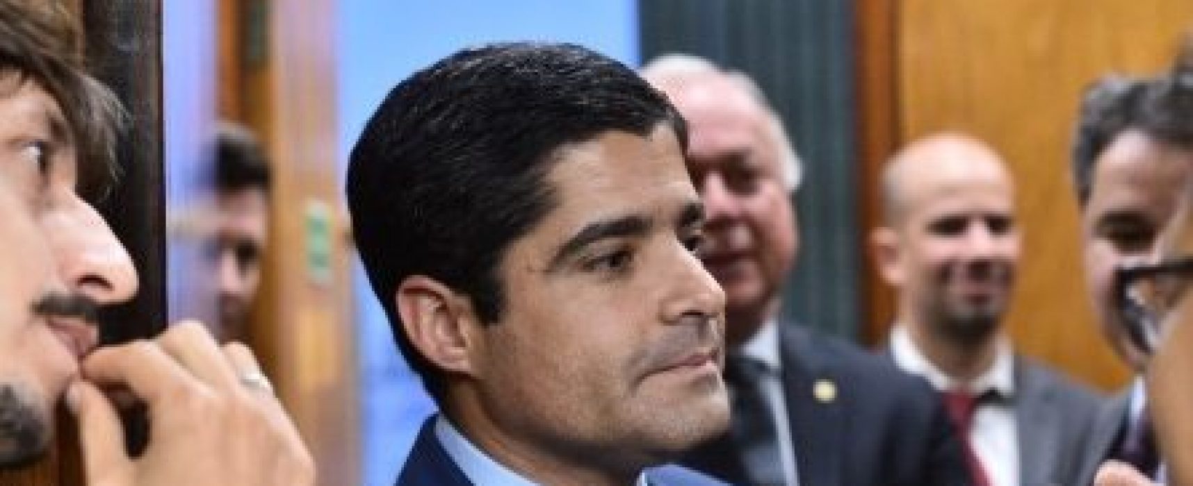 Neto diz que só vai discutir candidatura ao governo na virada do ano