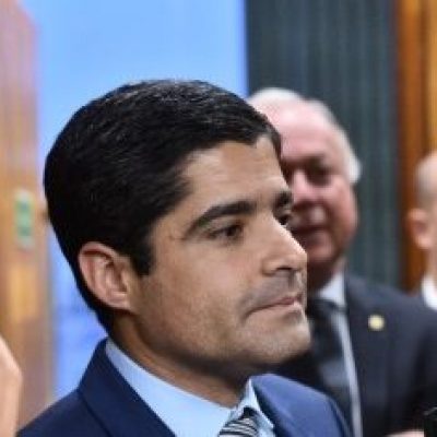 Neto diz que só vai discutir candidatura ao governo na virada do ano