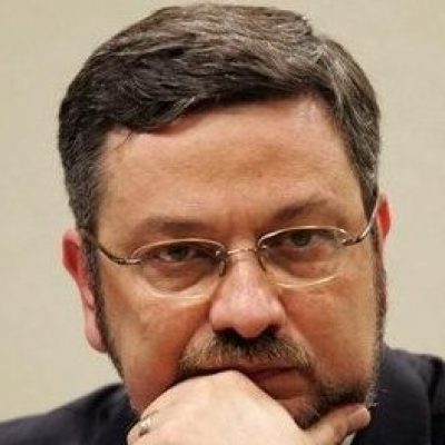 Palocci pede desfiliação e questiona se PT é “seita guiada por uma pretensa divindade”