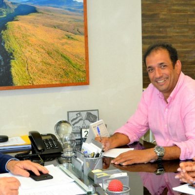 Prefeito se encontra com senador Otto Alencar e apresenta lista de prioridades para Ilhéus