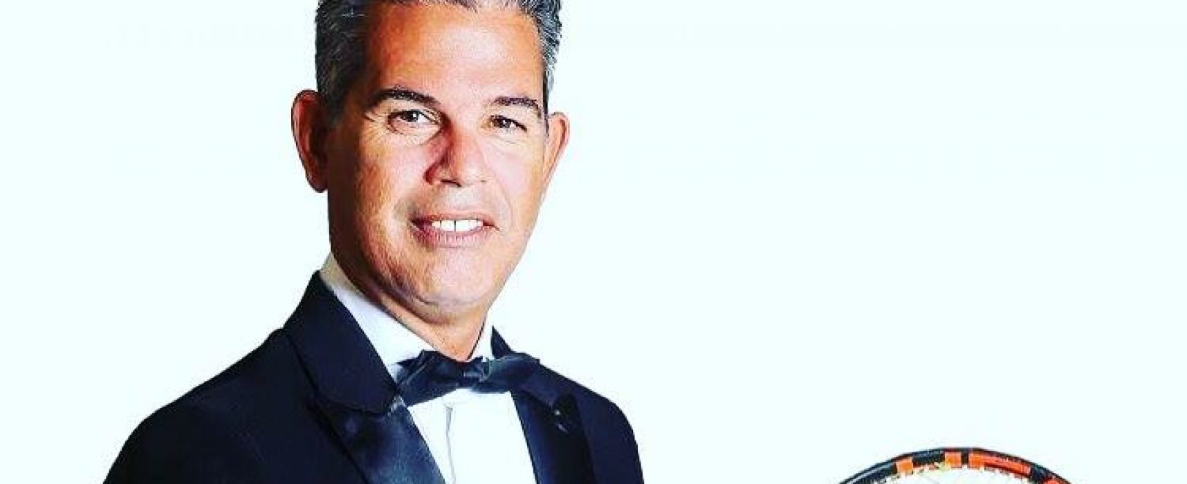 Professor de tênis comemora 20 anos de dedicação ao ensino