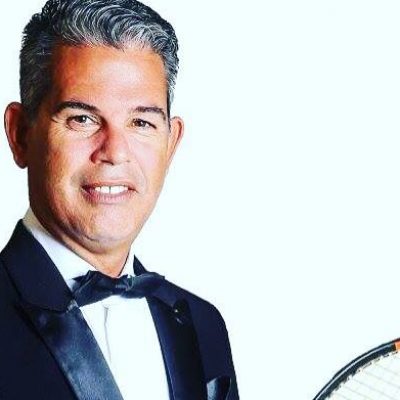 Professor de tênis comemora 20 anos de dedicação ao ensino