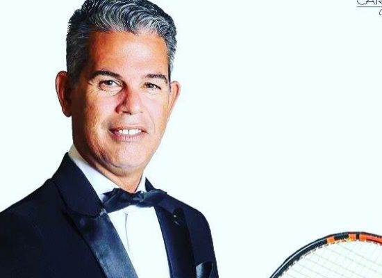 Professor de tênis comemora 20 anos de dedicação ao ensino