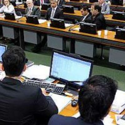 Câmara aprova publicação obrigatória de preços de serviços públicos na internet