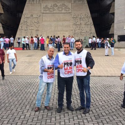 Prefeito de Ibicaraí participa do movimento Pró-Município em Salvador