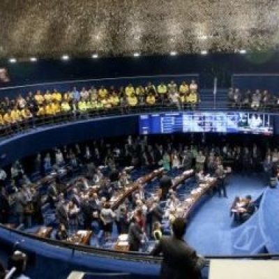 Senado derruba afastamento parlamentar de Aécio Neves imposto pelo STF