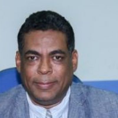 Gil Gomes solicita revitalização de ponte, fiscalização de estacionamentos e balanço patrimonial.