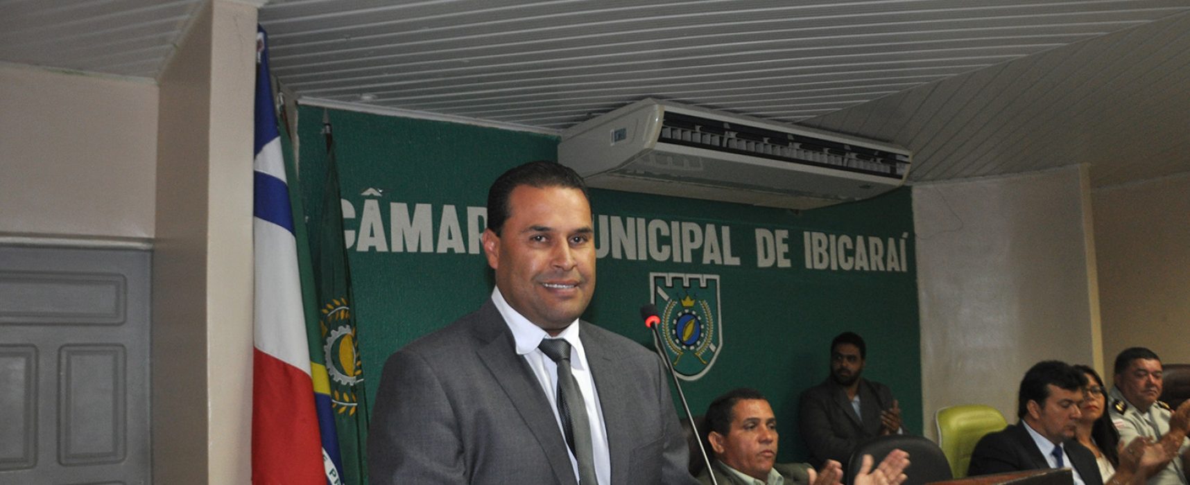 Prefeito de Ibicaraí assinou convênio em Salvador para reforma da Feira Livre