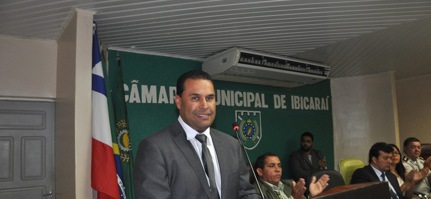 Prefeito de Ibicaraí assinou convênio em Salvador para reforma da Feira Livre
