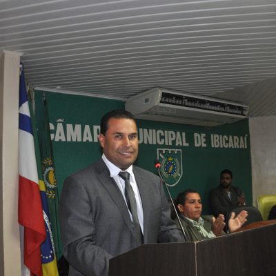Prefeito de Ibicaraí assinou convênio em Salvador para reforma da Feira Livre
