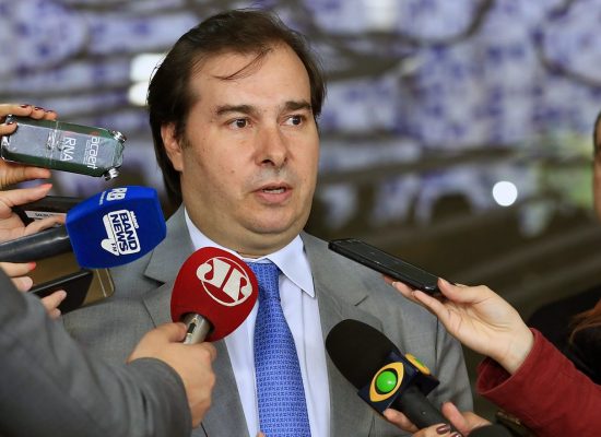 Rodrigo Maia anuncia votação de MPs sobre mineração após o feriado