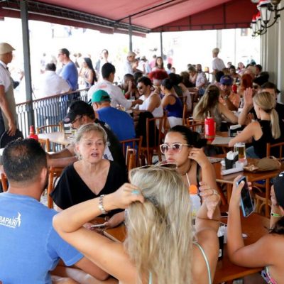 Final de semana movimenta ruas, praias  e espaços religiosos e culturais de Ilhéus