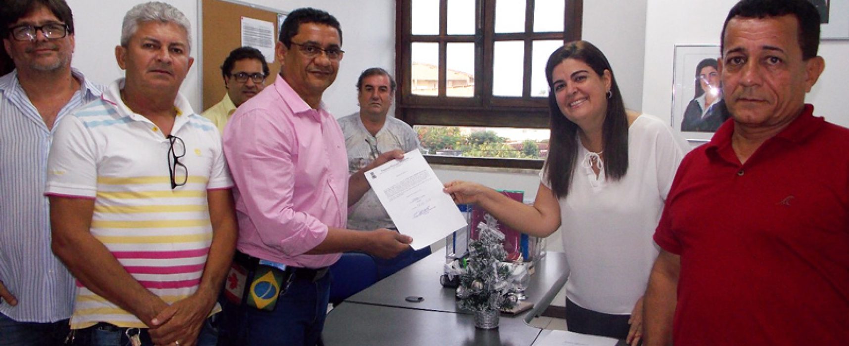 CAMAMU >Prefeita Ioná Queiroz assina Ordem de Serviço para da construção do Ginásio de Esportes