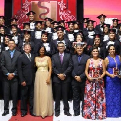 Faculdade de Ilhéus forma a primeira turma de Odontologia