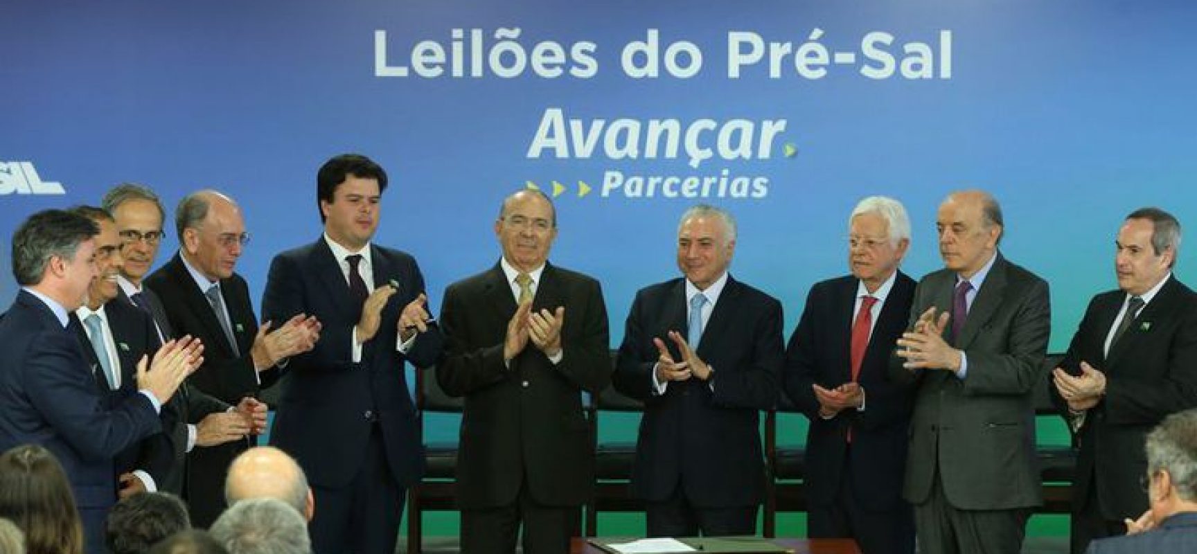 Governo assina seis contratos para exploração do pré-sal