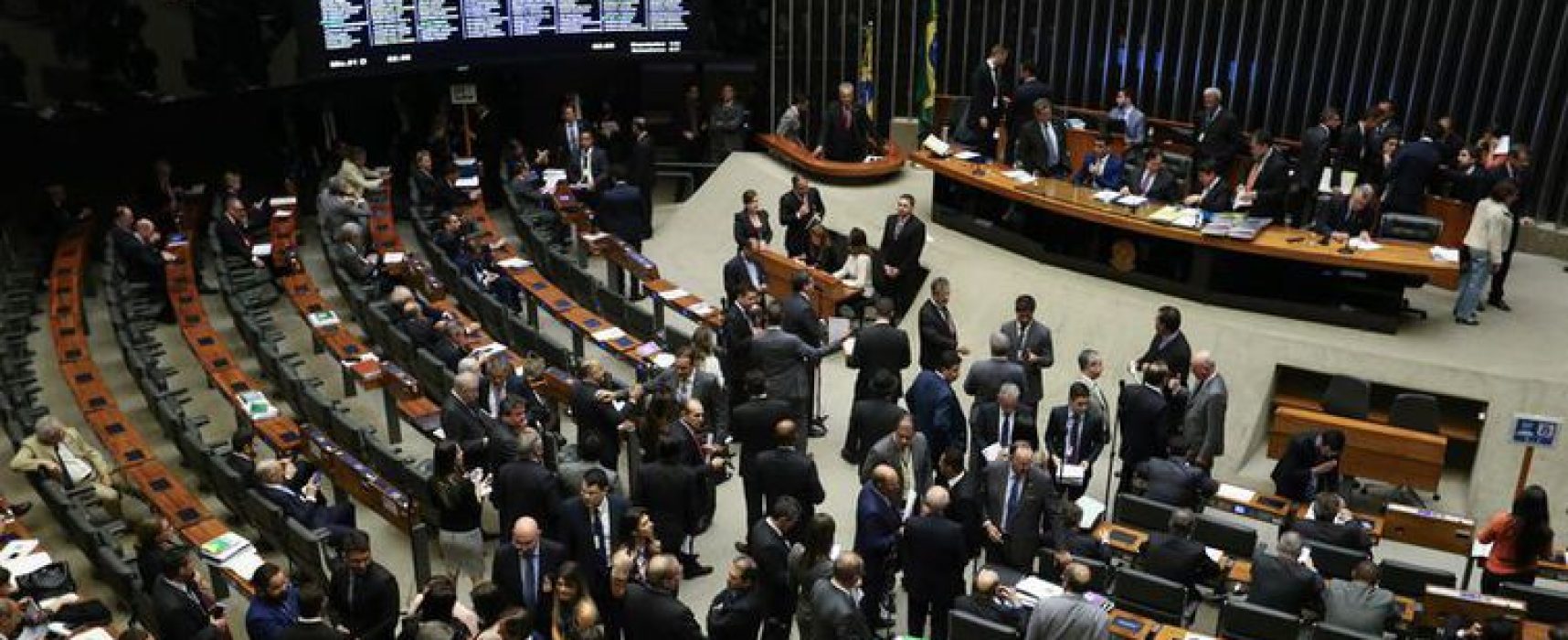 Pesquisa mostra que apenas 5% da população aprova trabalho de Congresso em 2017