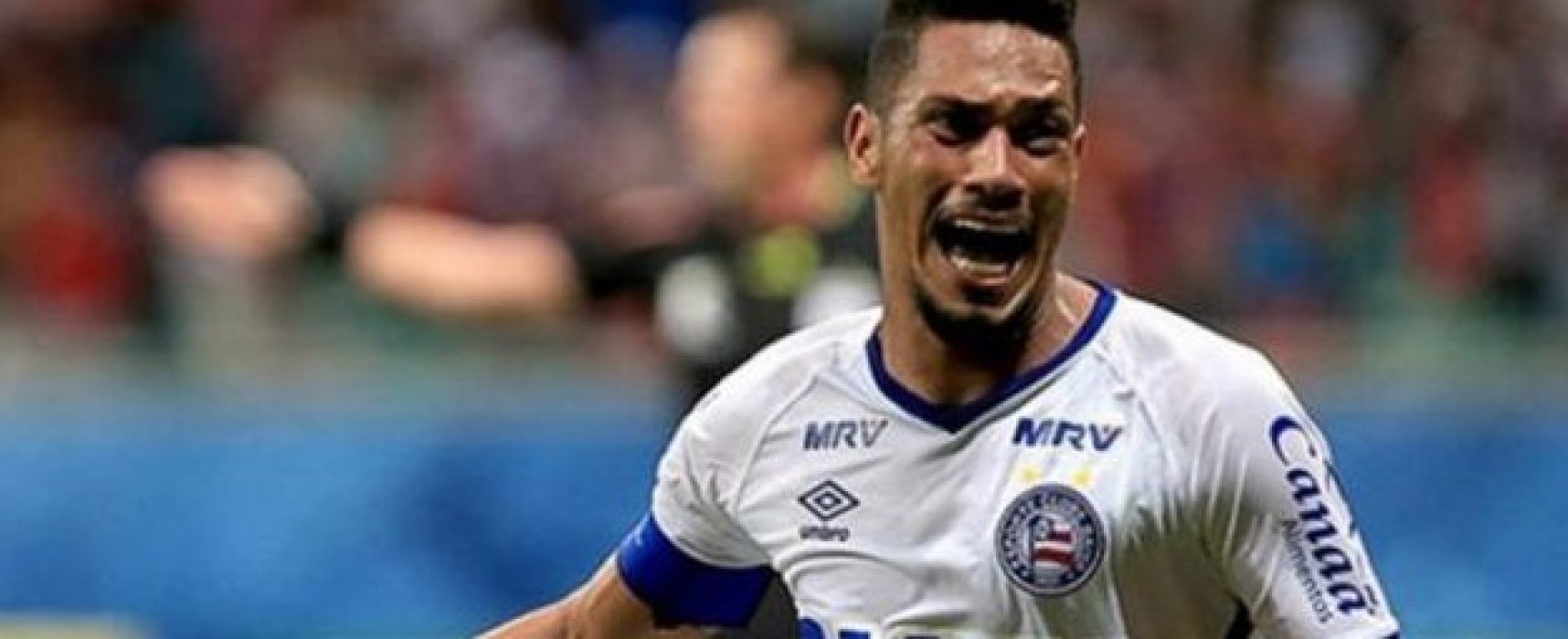 Sem espaço e contestado: Hernane Brocador com os dias contados no Bahia
