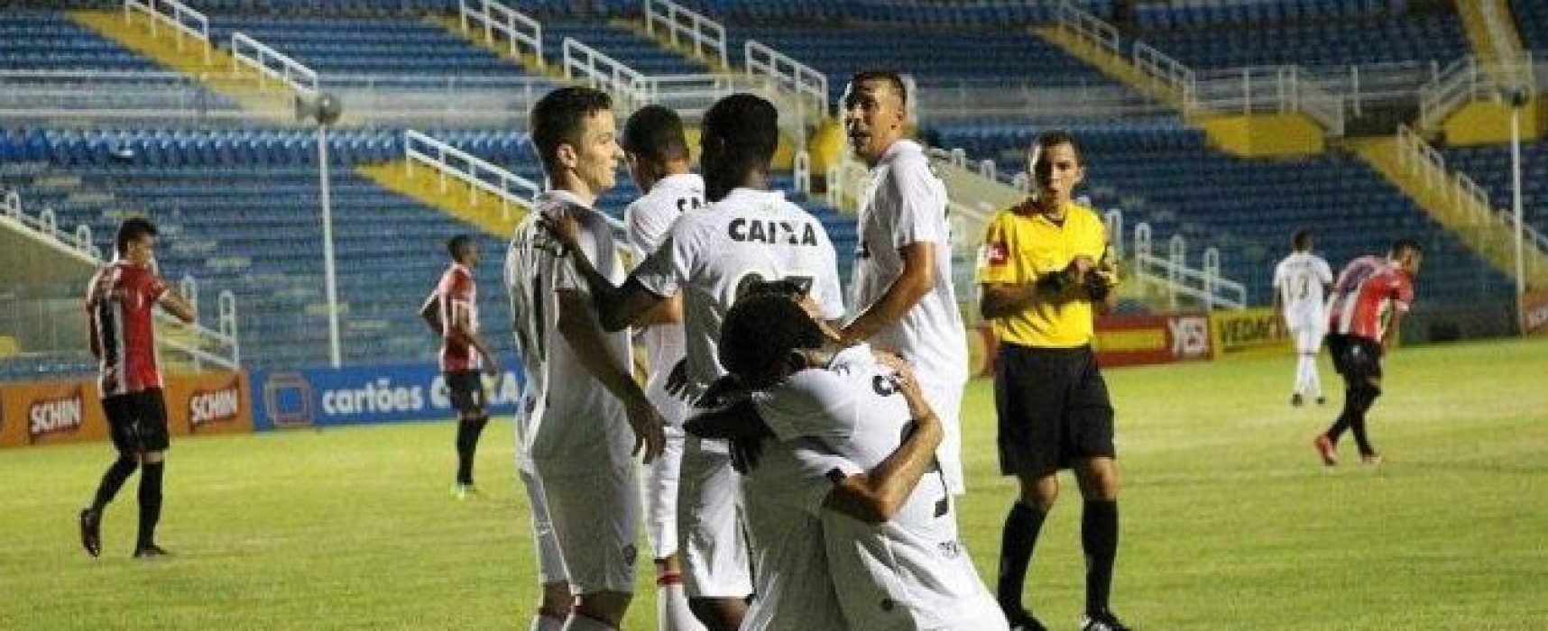 Depois do apagão, Vitória vence o Ferroviário e garante vaga na Copa do Nordeste