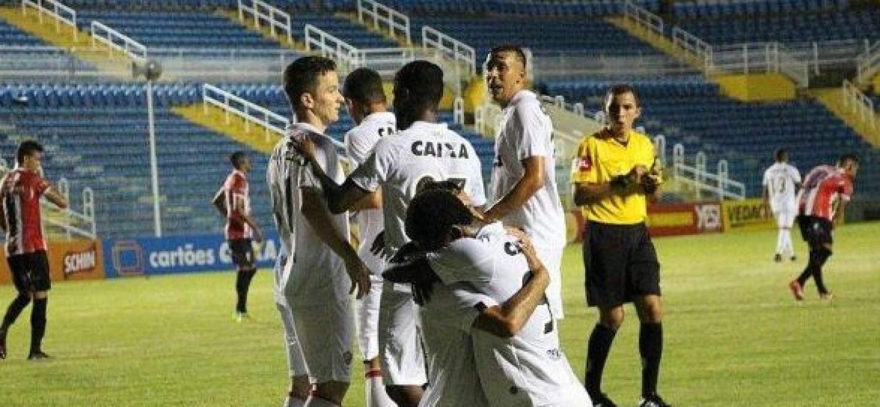 Depois do apagão, Vitória vence o Ferroviário e garante vaga na Copa do Nordeste