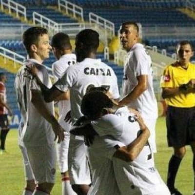 Depois do apagão, Vitória vence o Ferroviário e garante vaga na Copa do Nordeste