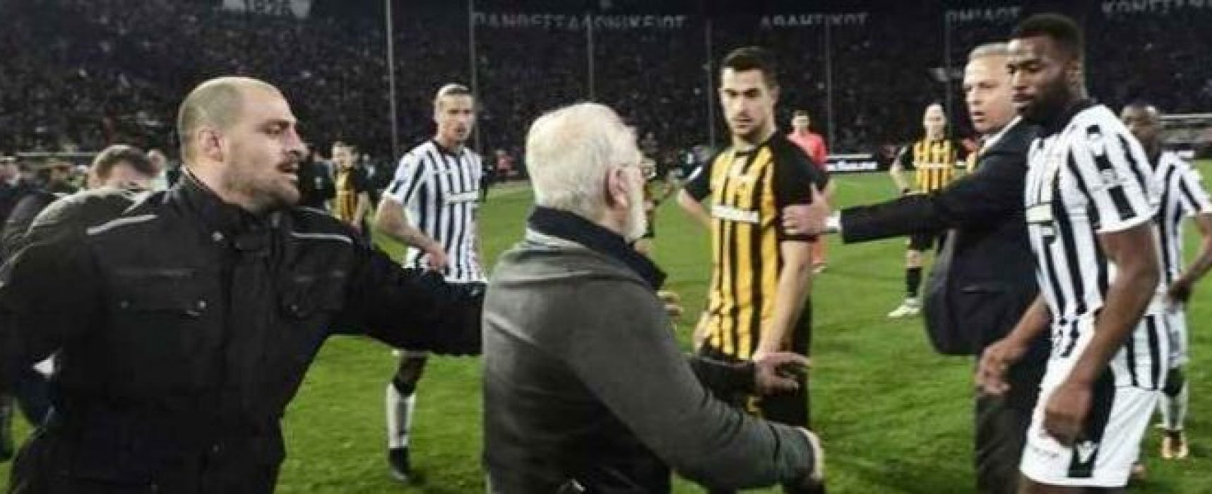 Entrou armado em campo e em carta aberta pede desculpa.