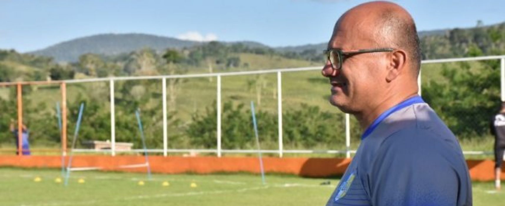 Após tomar 6×0, treinador entrega o boné e pede demissão do Galícia