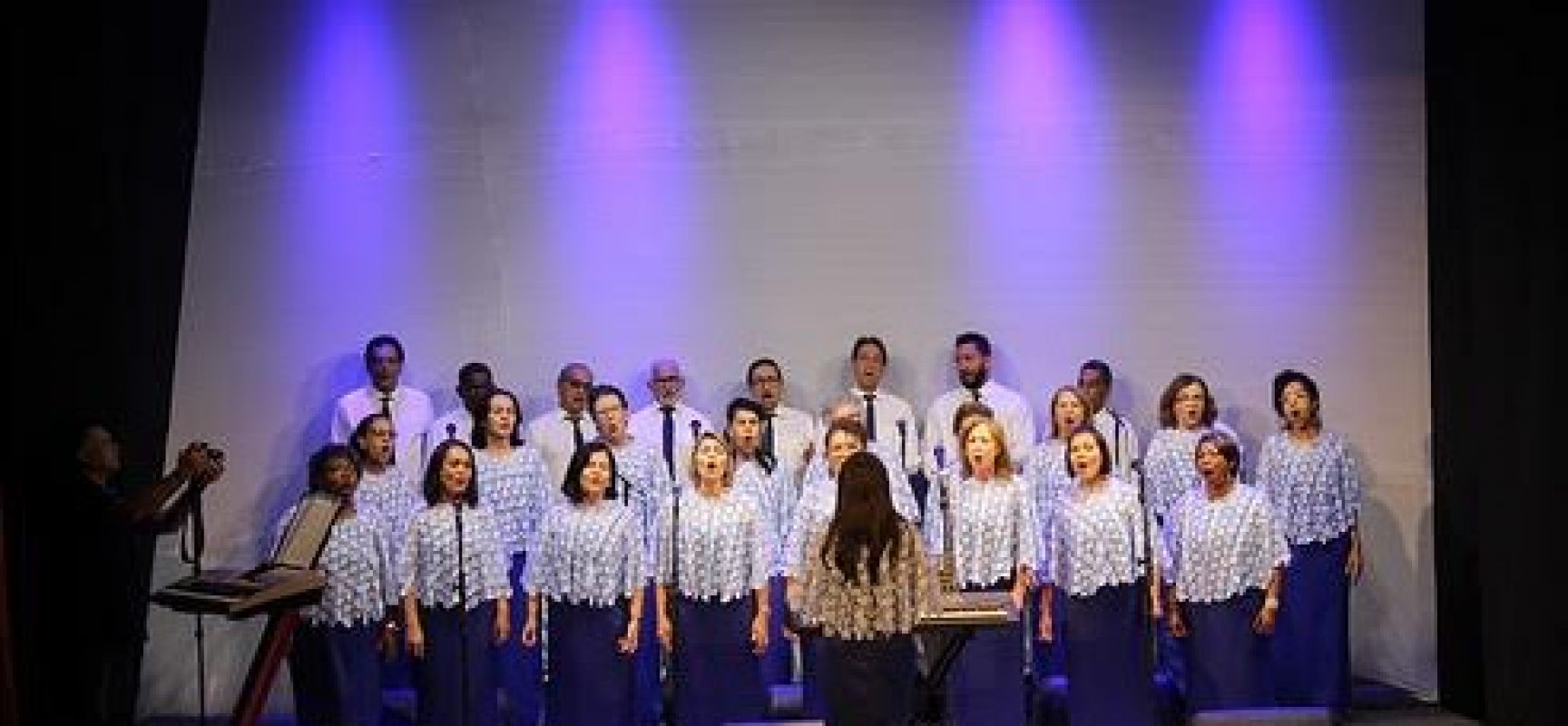 Coral dos Servidores da Ceplac comemora 20 anos com show no Teatro Municipal de Ilhéus