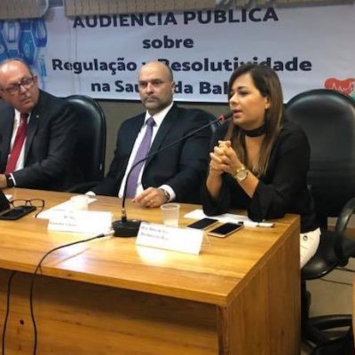 DEPUTADA ÂNGELA SOUSA PARTICIPA DE AUDIÊNCIA SOBRE POLÍTICA DE REGULAÇÃO NOS HOSPITAIS BAIANOS