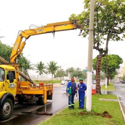 Nova iluminação da Soares Lopes, que integra a requalificação da avenida, já começou em Ilhéus