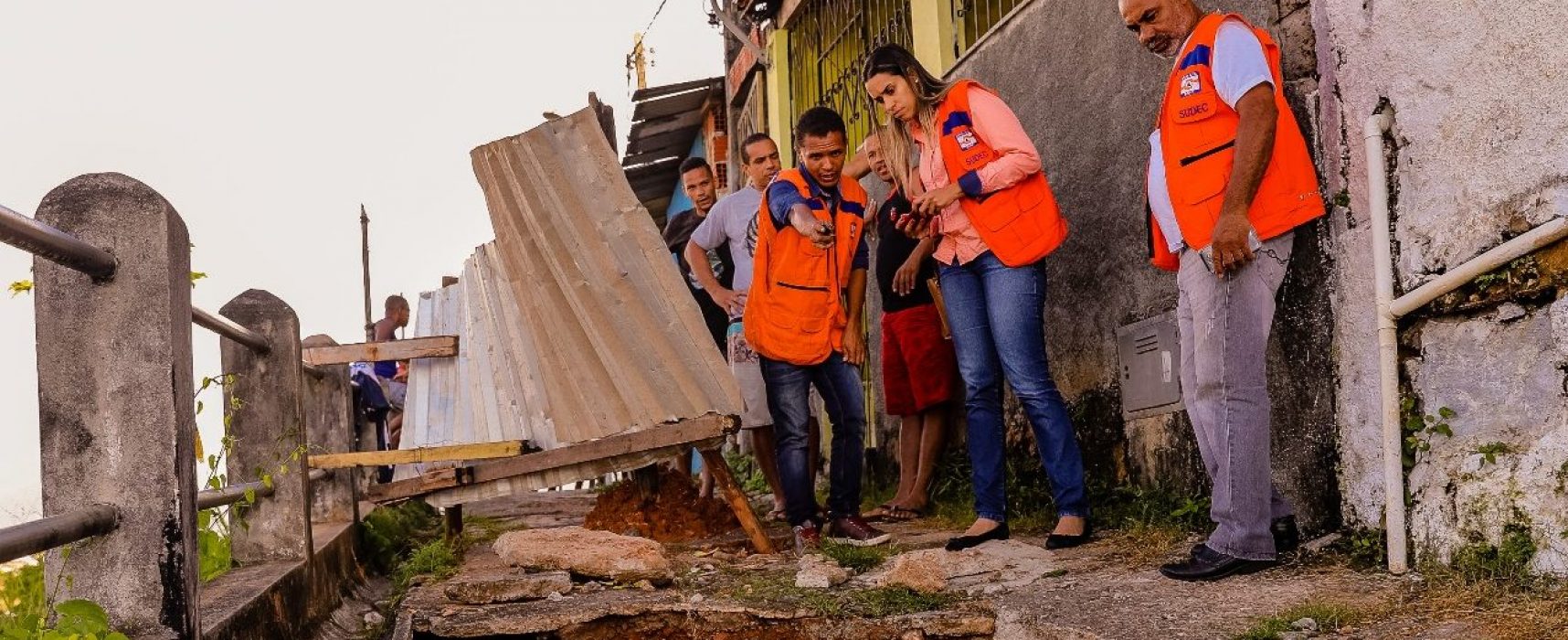 Defesa Civil da Bahia inspeciona estragos das chuvas em Ilhéus