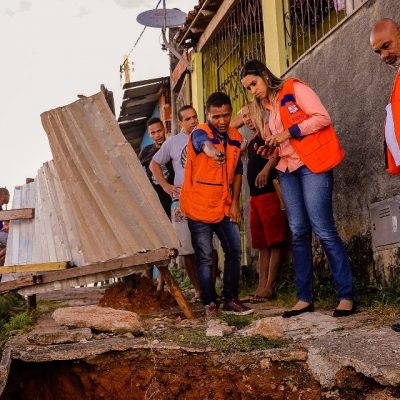 Defesa Civil da Bahia inspeciona estragos das chuvas em Ilhéus