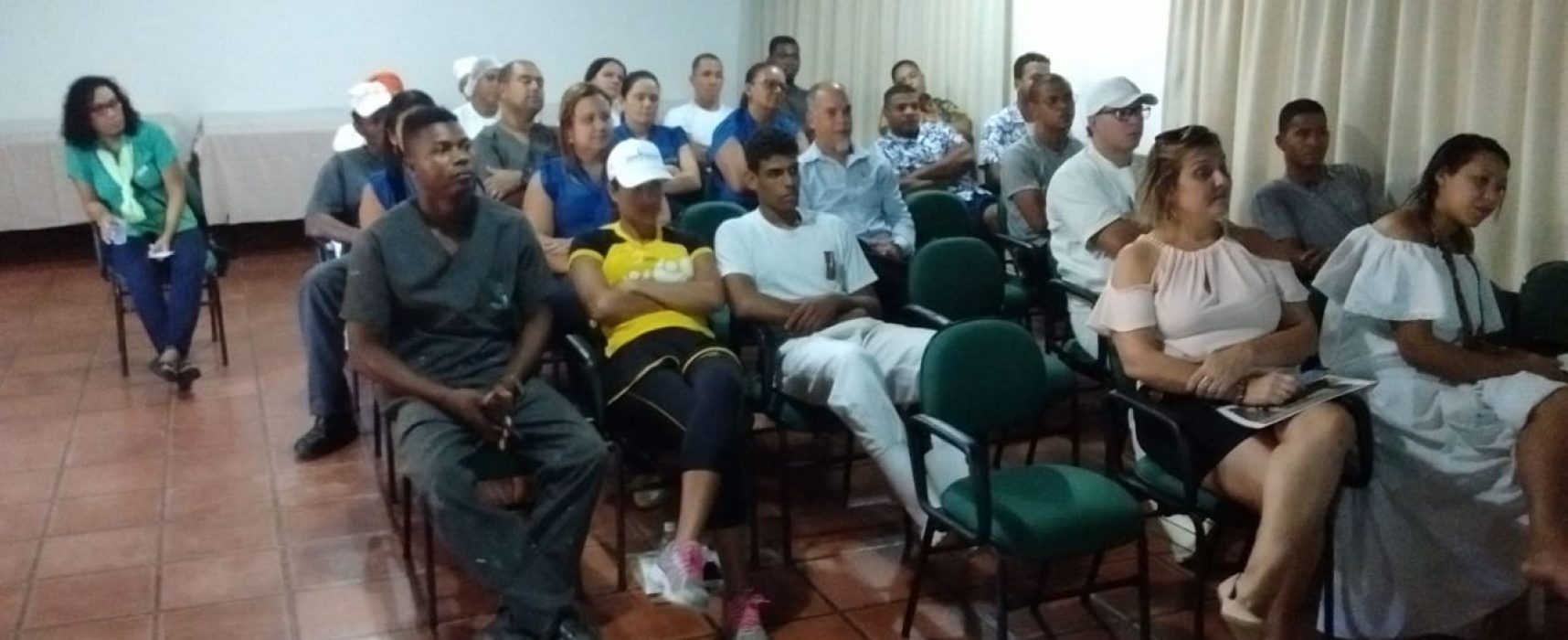 Instituto Nossa Ilhéus realiza palestra sobre cidadania para colaboradores do Hotel Jardim Atlântico