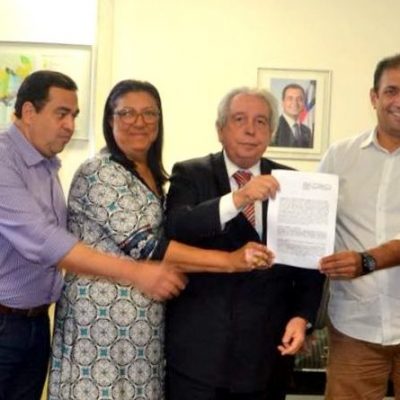 Prefeito assina convênio que garante imediata recuperação asfáltica de Ilhéus