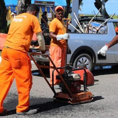Prefeitura de Ilhéus inicia operação tapa-buracos pela Av. Soares Lopes