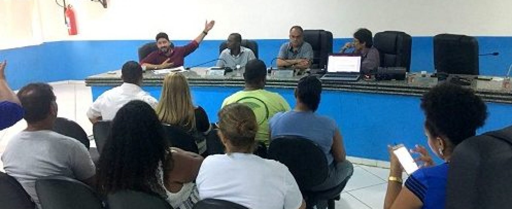Prefeitura e Câmara realizam reunião para discutir implantação de comércio no MCMV