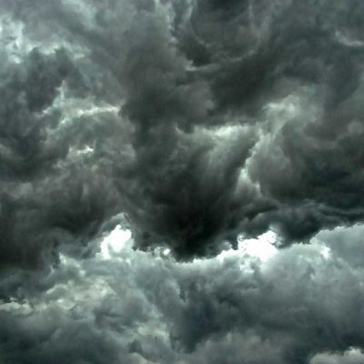 Tornado no RS deixa dois mortos e causa prejuízos em 20 cidades