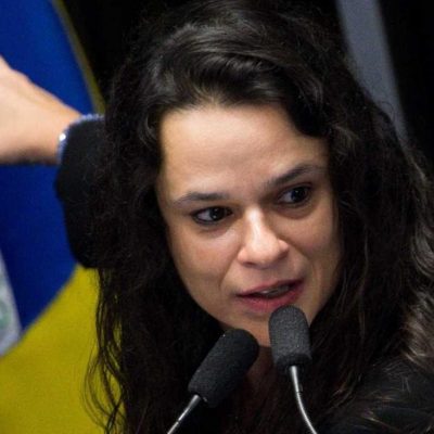 Janaína Paschoal declara voto a Jair Bolsonaro