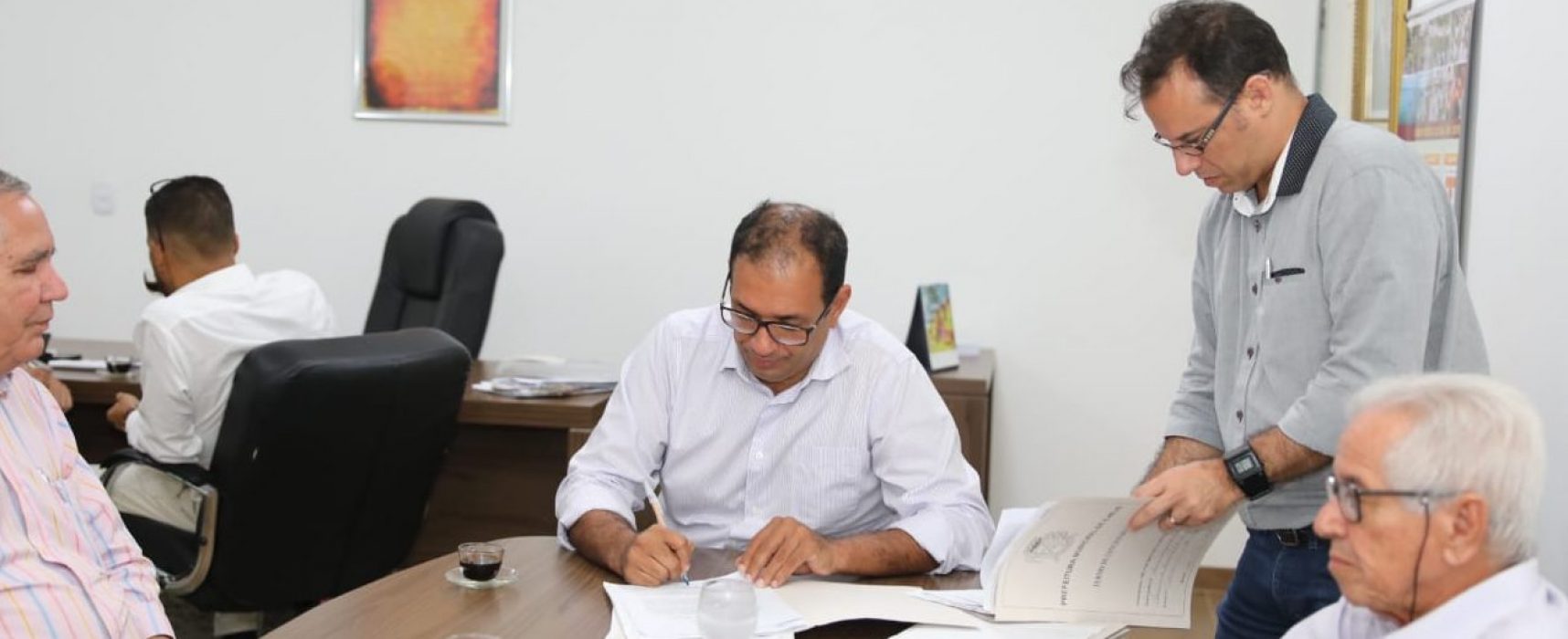 Prefeito de Ilhéus assina termos de concessão de uso do solo