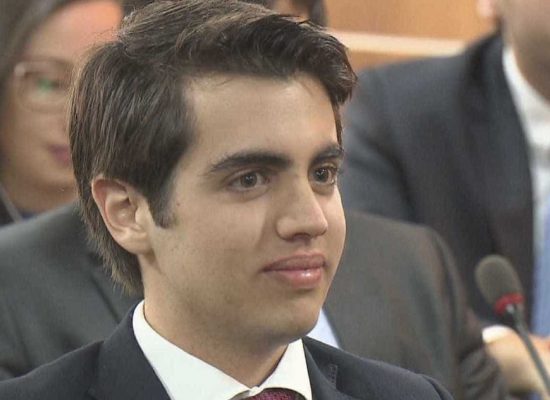 Advogado consegue título da OAB aos 18 anos