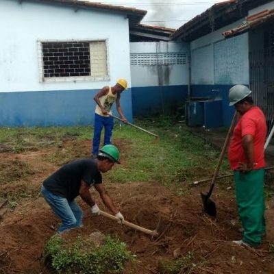 Iniciada a construção da quadra esportiva na Escola Municipal do Iguape
