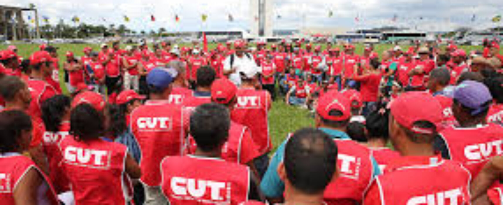 Participação de sindicato para validade de acordo firmado entre MPT e empresa pública é tema de repercussão geral