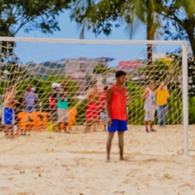 Prefeitura de Ilhéus e comunidade revitalizam campo do jaqueiral no Alto dos Carilos