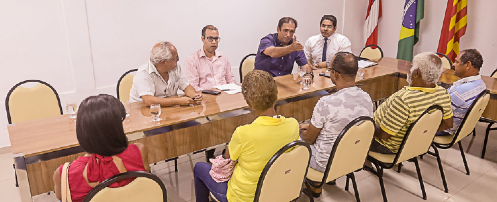 Prefeitura e comerciantes de coco da Soares Lopes planejam solução conjunta para permanência no local