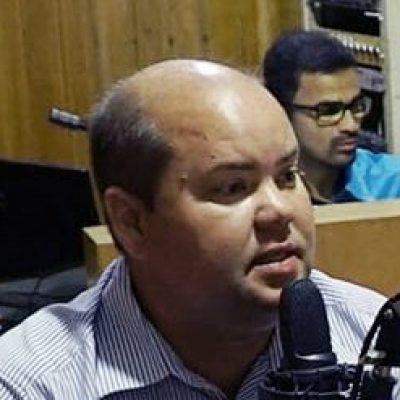 Cacá Colchões participa de debate na rádio Santa Cruz e destaca propostas