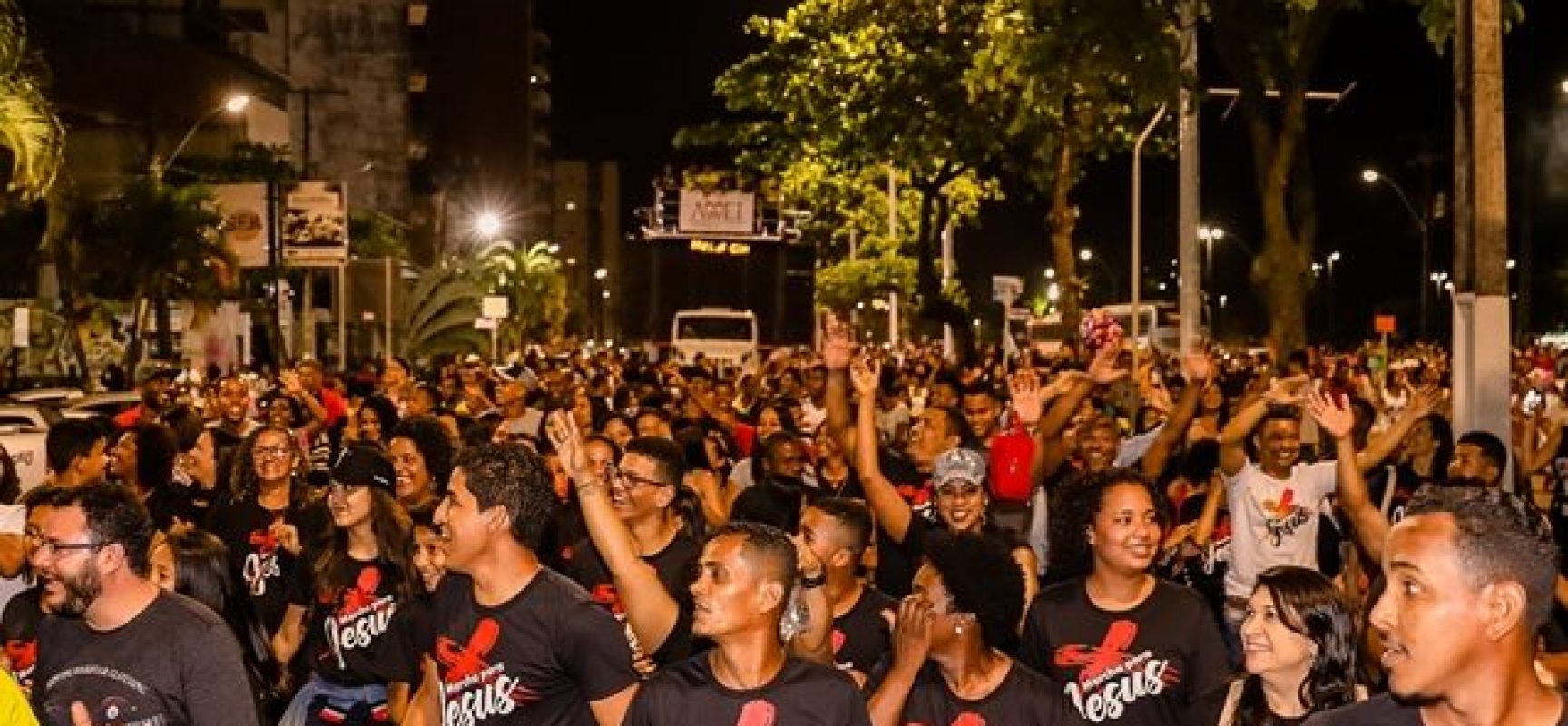 Milhares vão à avenida durante a XI Marcha para Jesus em Ilhéus