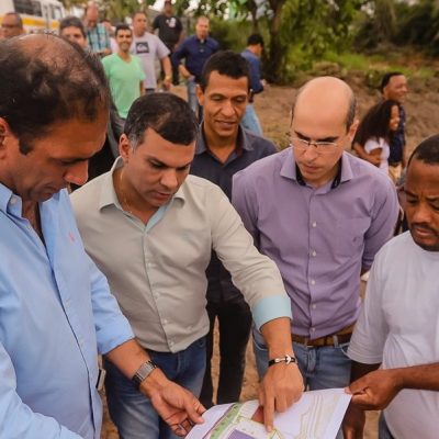 Prefeito entrega alvará que autoriza construção do Assaí Atacadista em Ilhéus