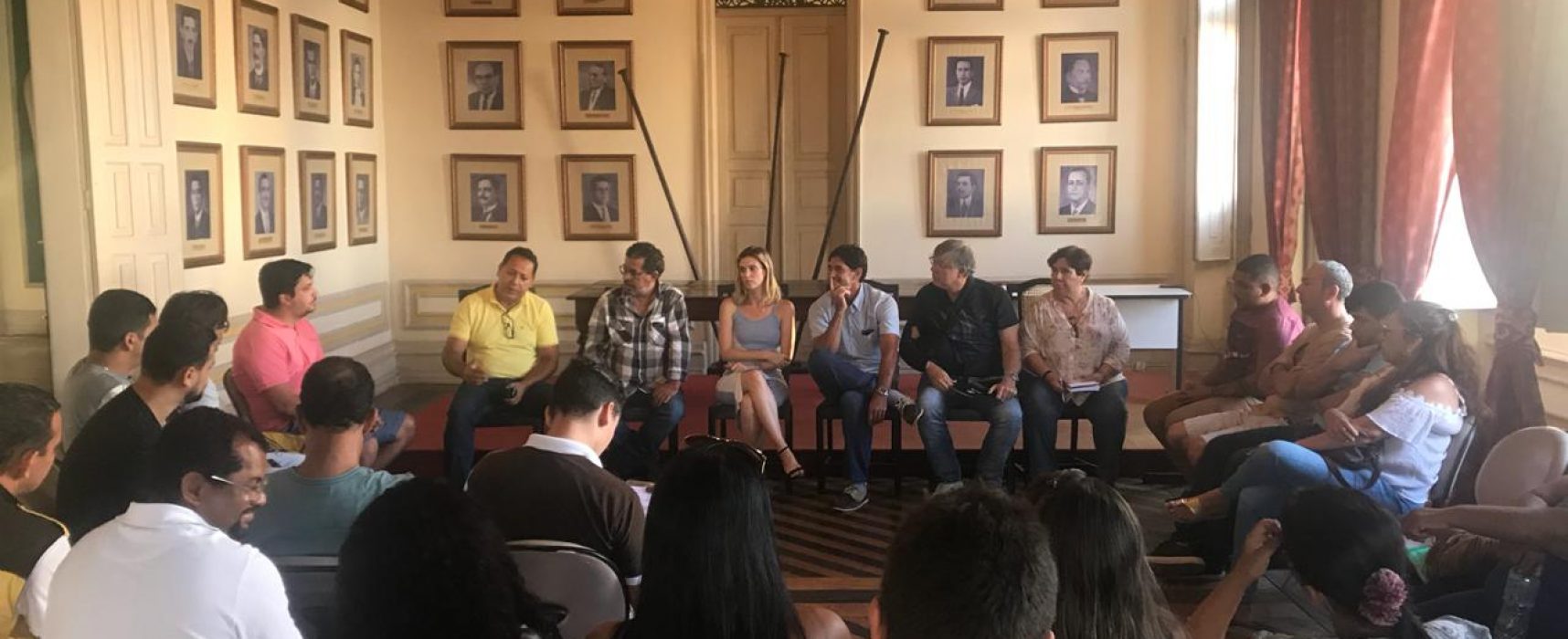 Setur dialoga com comerciantes da Passarela do Álcool sobre melhorias nos serviços