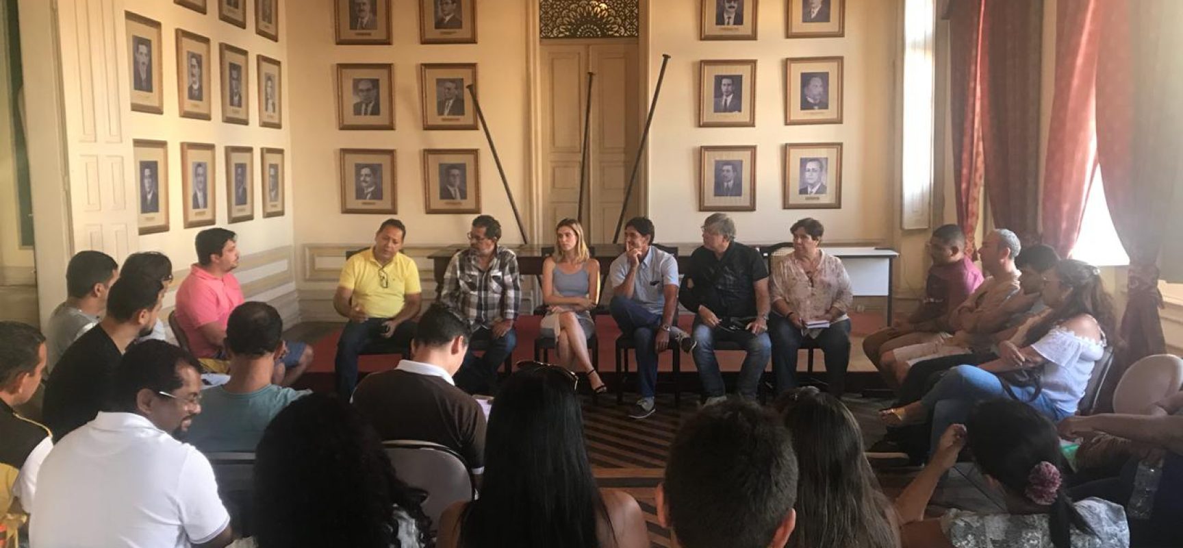 Setur dialoga com comerciantes da Passarela do Álcool sobre melhorias nos serviços